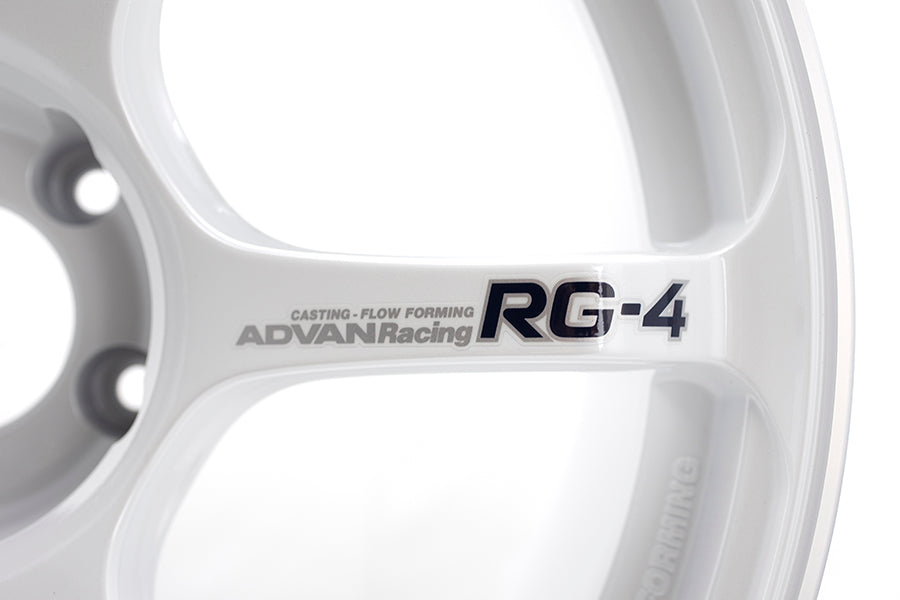 Advan RG-4 18x8.5 +44 5x114.3 Racing White Metallic