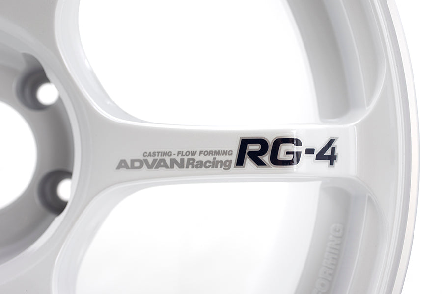Advan RG-4 18x9.5 +45 5x114.3 Racing White Metallic